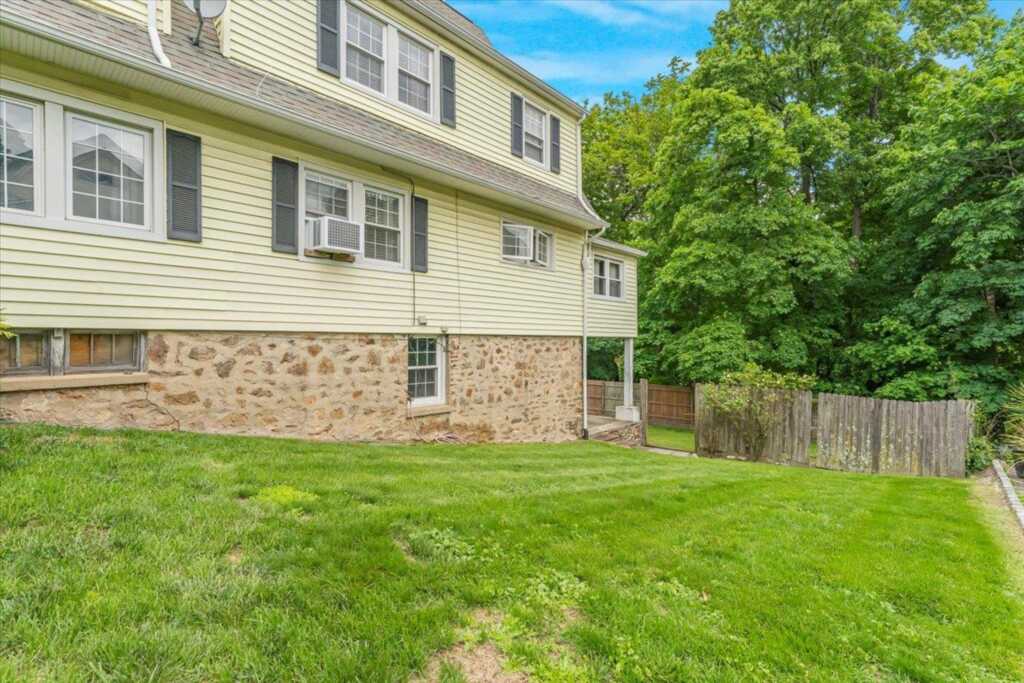 21 Chester Place, New Rochelle, NY 10801 - Photo 36 of 43