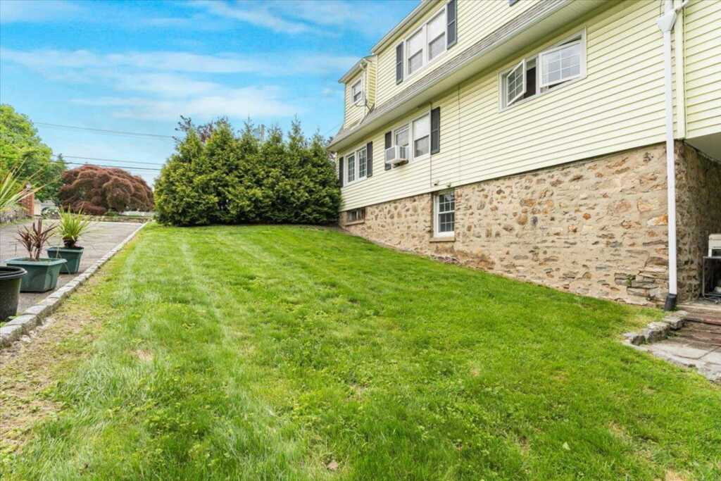 21 Chester Place, New Rochelle, NY 10801 - Photo 37 of 43