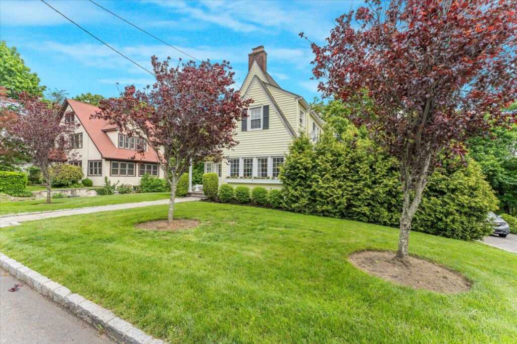 21 Chester Place, New Rochelle, NY 10801 - Photo 38 of 43