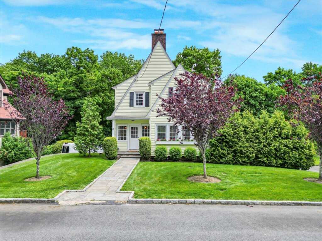 21 Chester Place, New Rochelle, NY 10801 - Photo 39 of 43