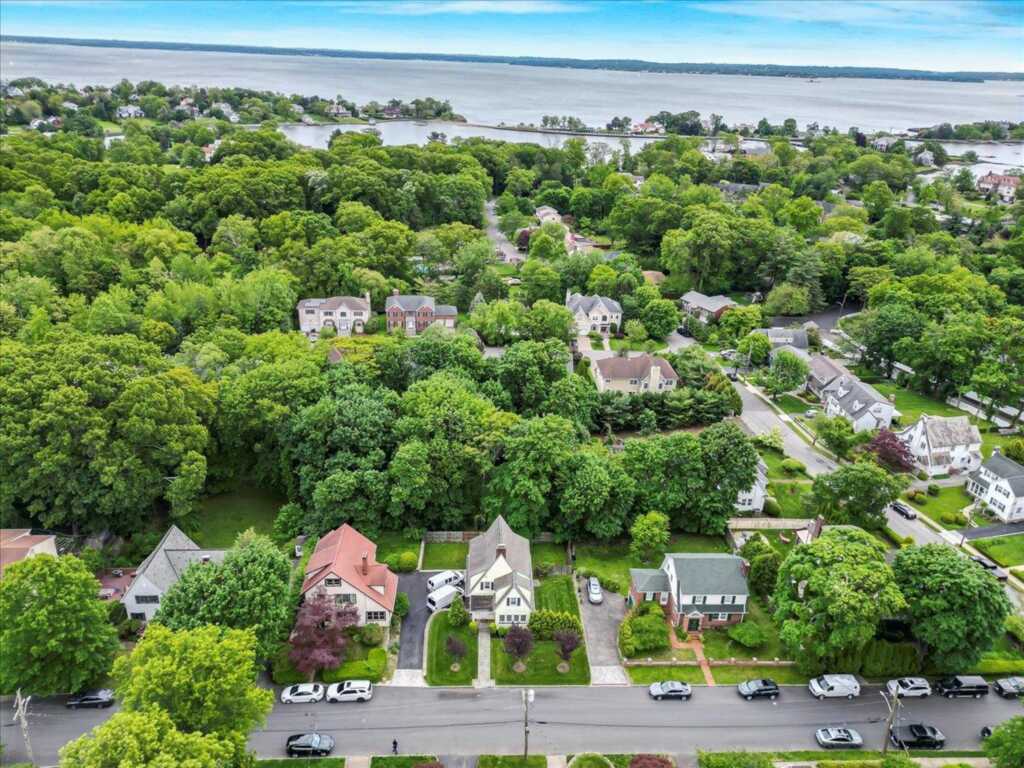 21 Chester Place, New Rochelle, NY 10801 - Photo 40 of 43