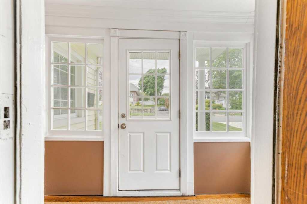 21 Chester Place, New Rochelle, NY 10801 - Photo 5 of 43