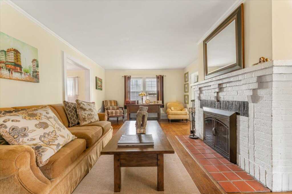 21 Chester Place, New Rochelle, NY 10801 - Photo 7 of 43