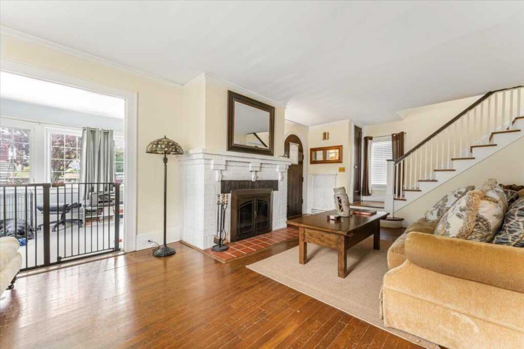 21 Chester Place, New Rochelle, NY 10801 - Photo 9 of 43