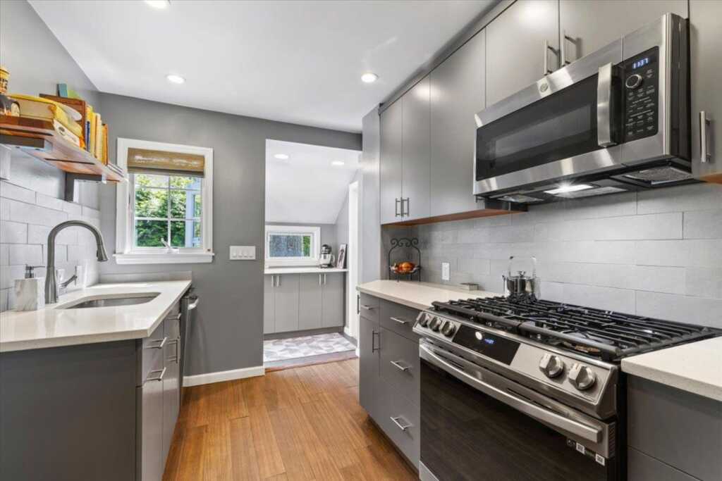 27 Smith Avenue, White Plains, NY 10605 - Photo 11 of 25