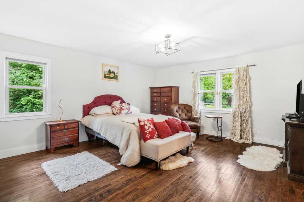 45 Rugby Road, New Rochelle, NY 10804 - Photo 13 of 50