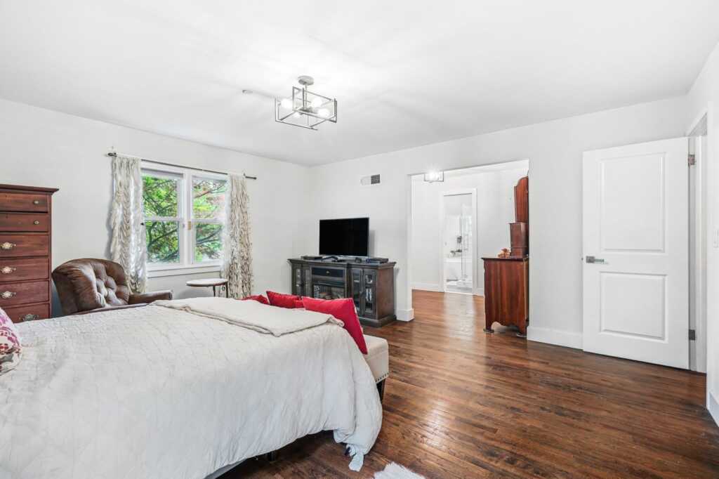 45 Rugby Road, New Rochelle, NY 10804 - Photo 15 of 50