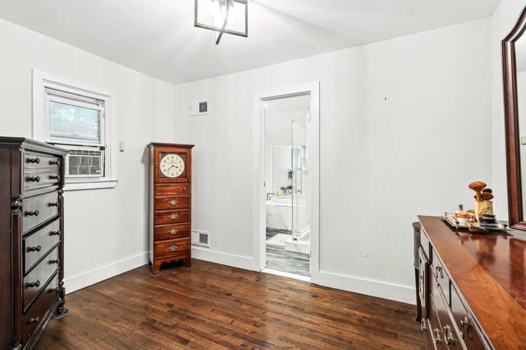45 Rugby Road, New Rochelle, NY 10804 - Photo 16 of 50