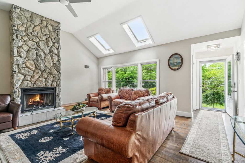 45 Rugby Road, New Rochelle, NY 10804 - Photo 3 of 50