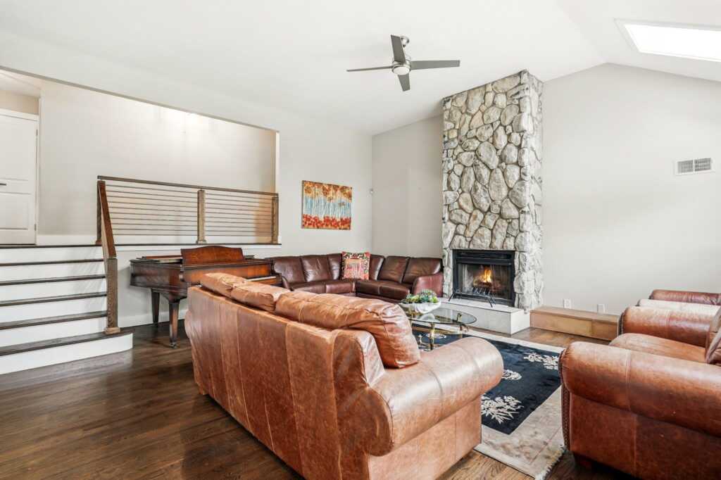 45 Rugby Road, New Rochelle, NY 10804 - Photo 5 of 50