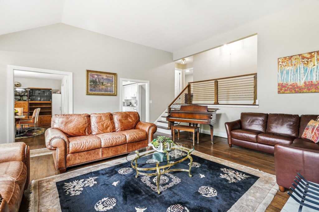 45 Rugby Road, New Rochelle, NY 10804 - Photo 6 of 50