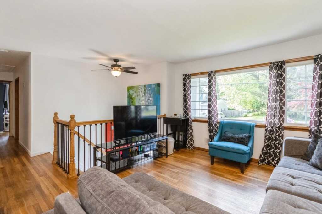 18 Lake Shore Drive, Nanuet, NY 10954 - Photo 4 of 34