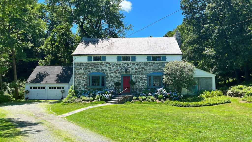 8 Holly Lane, Rye, NY 10580