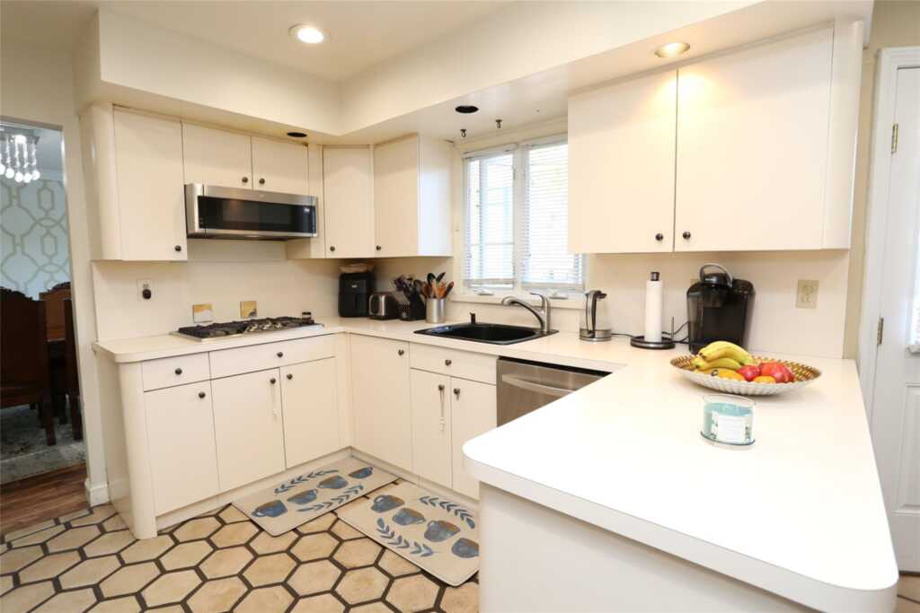 6 Penn Court, New City, NY 10956 - Photo 12 of 48