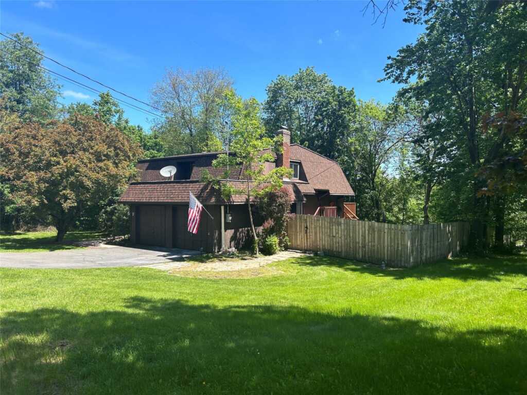 7 Medford Place, Nanuet, NY 10954 - Photo 2 of 37