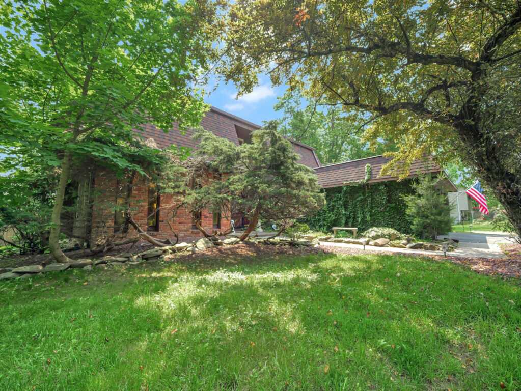 7 Medford Place, Nanuet, NY 10954 - Photo 4 of 37