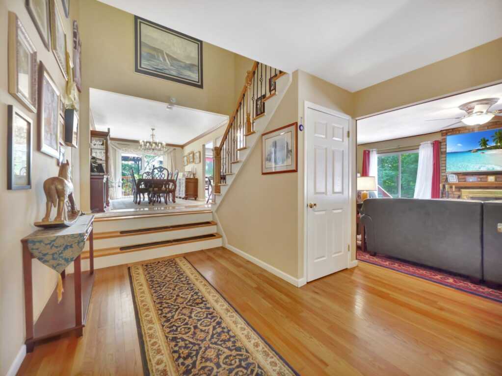 7 Medford Place, Nanuet, NY 10954 - Photo 8 of 37