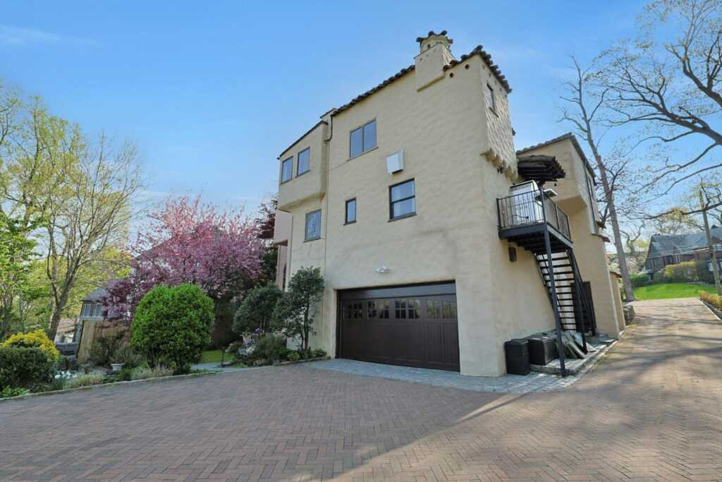 286 Lyncroft Road, New Rochelle, NY 10804 - Photo 27 of 33