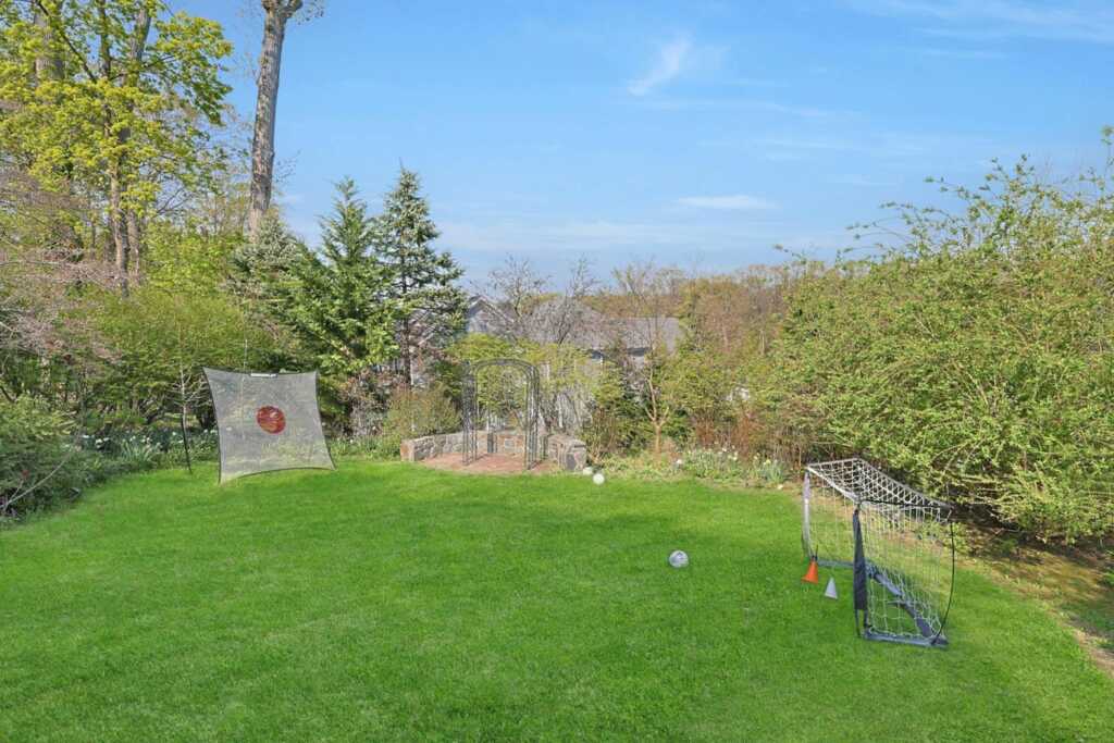 286 Lyncroft Road, New Rochelle, NY 10804 - Photo 28 of 33