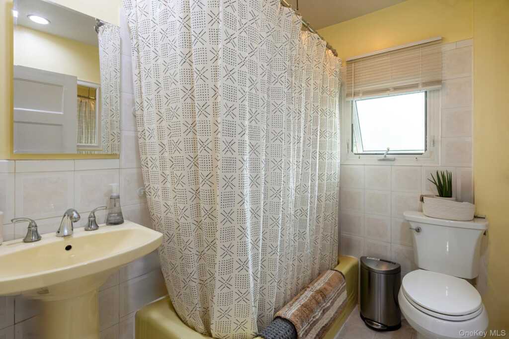 25 Midland Avenue, White Plains, NY 10606 - Photo 20 of 37