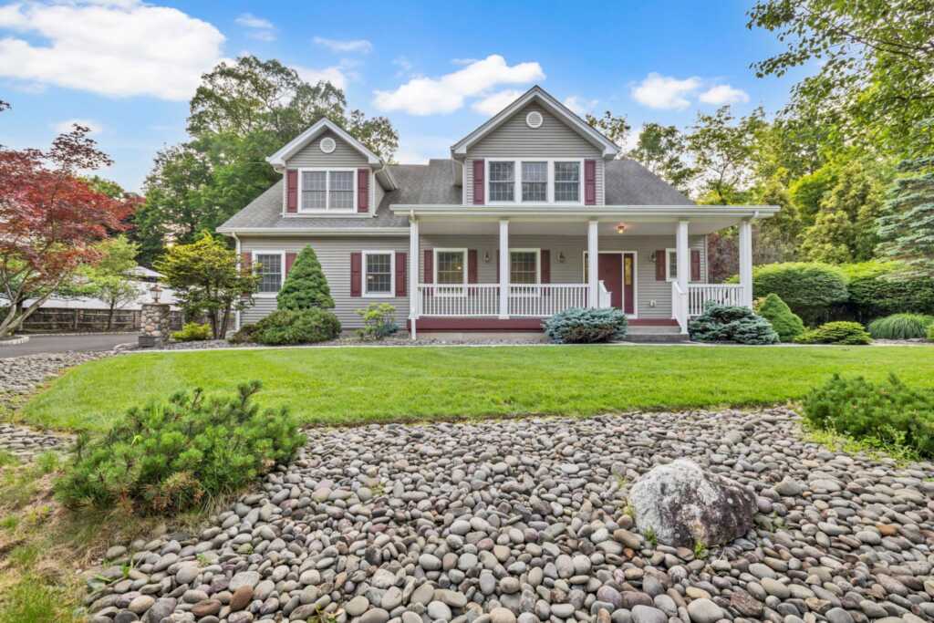 9 Joseph Bow Court, Pearl River, NY 10965