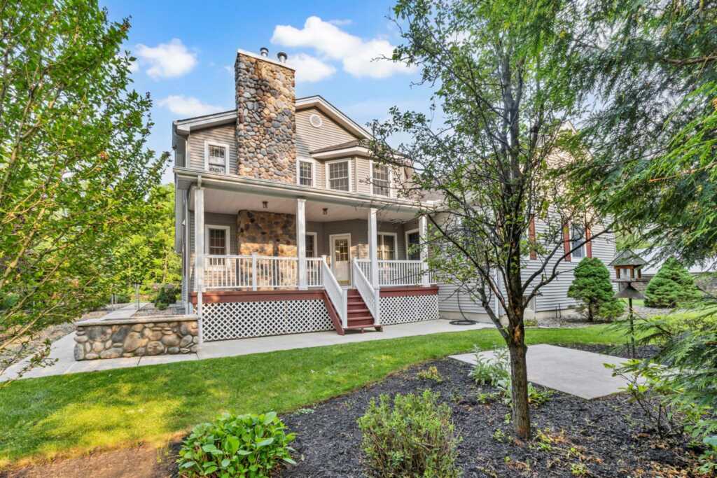 9 Joseph Bow Court, Pearl River, NY 10965 - Photo 2 of 43