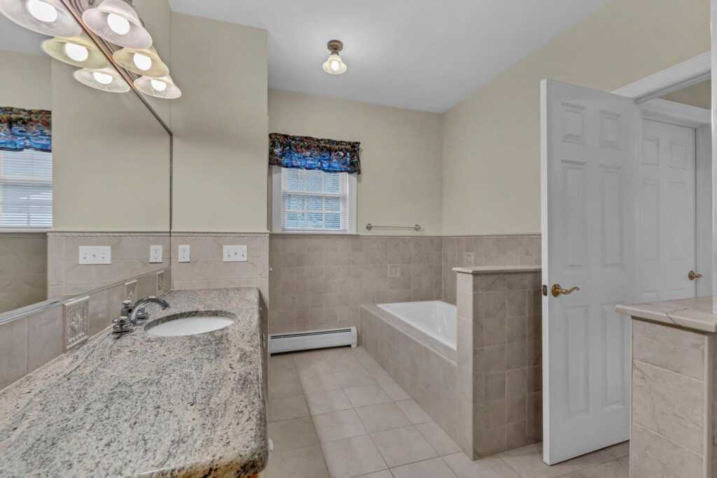 9 Joseph Bow Court, Pearl River, NY 10965 - Photo 20 of 43