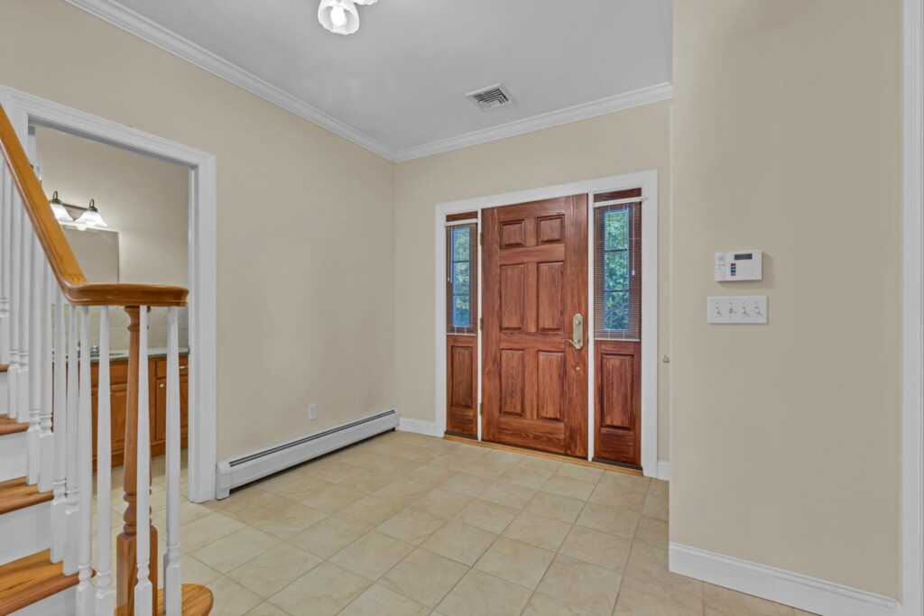 9 Joseph Bow Court, Pearl River, NY 10965 - Photo 5 of 43