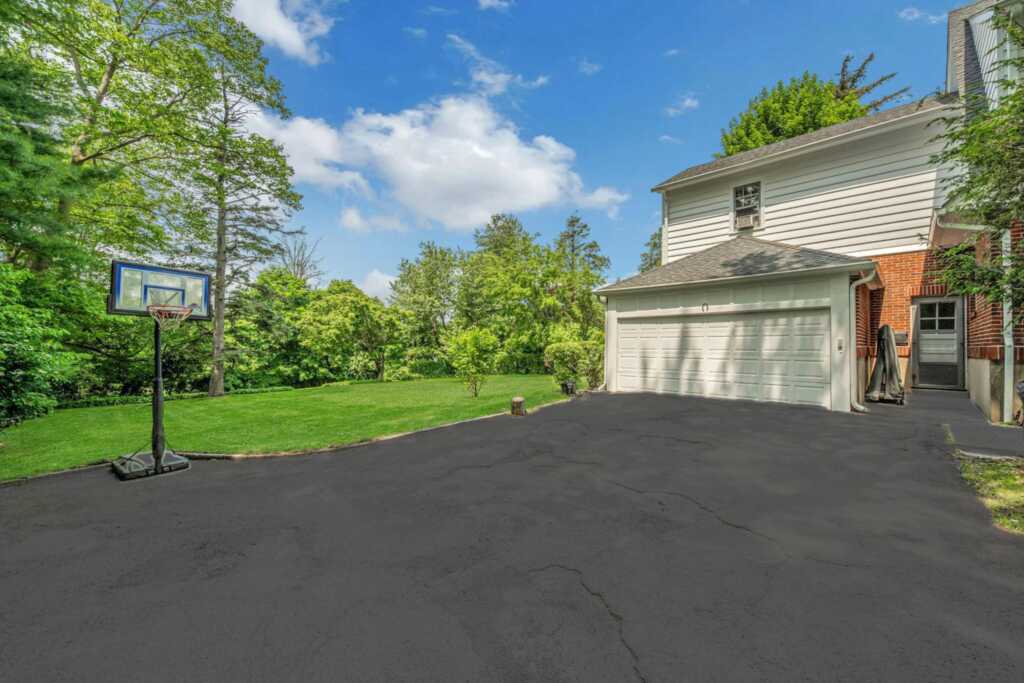 11 Oxford Road, White Plains, NY 10605 - Photo 34 of 47