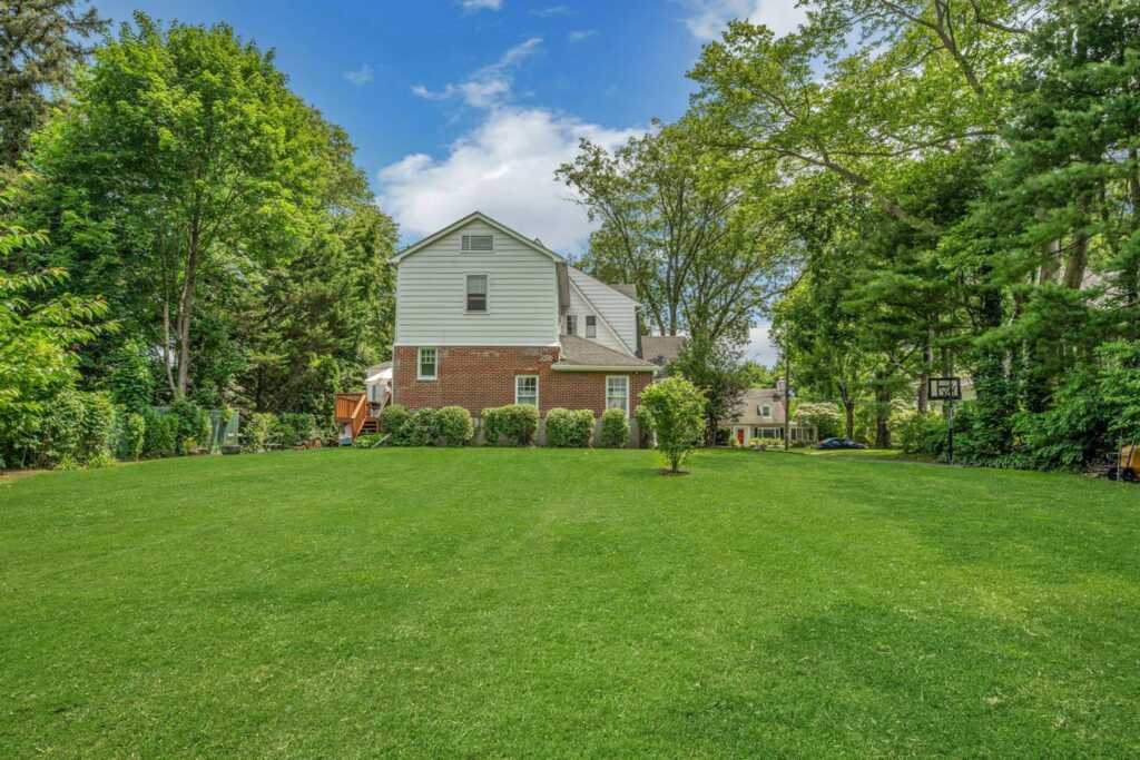 11 Oxford Road, White Plains, NY 10605 - Photo 42 of 47