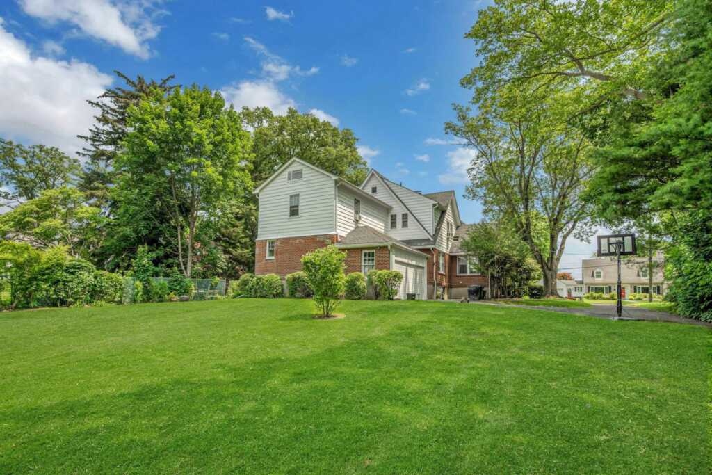 11 Oxford Road, White Plains, NY 10605 - Photo 43 of 47