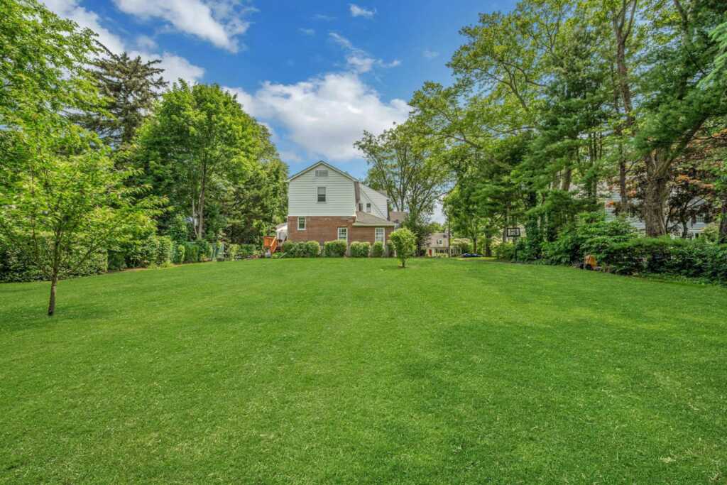 11 Oxford Road, White Plains, NY 10605 - Photo 44 of 47