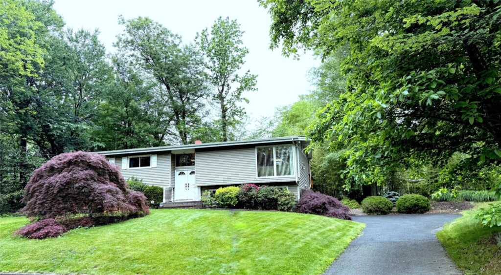 10 Carriage Lane, New City, NY 10956