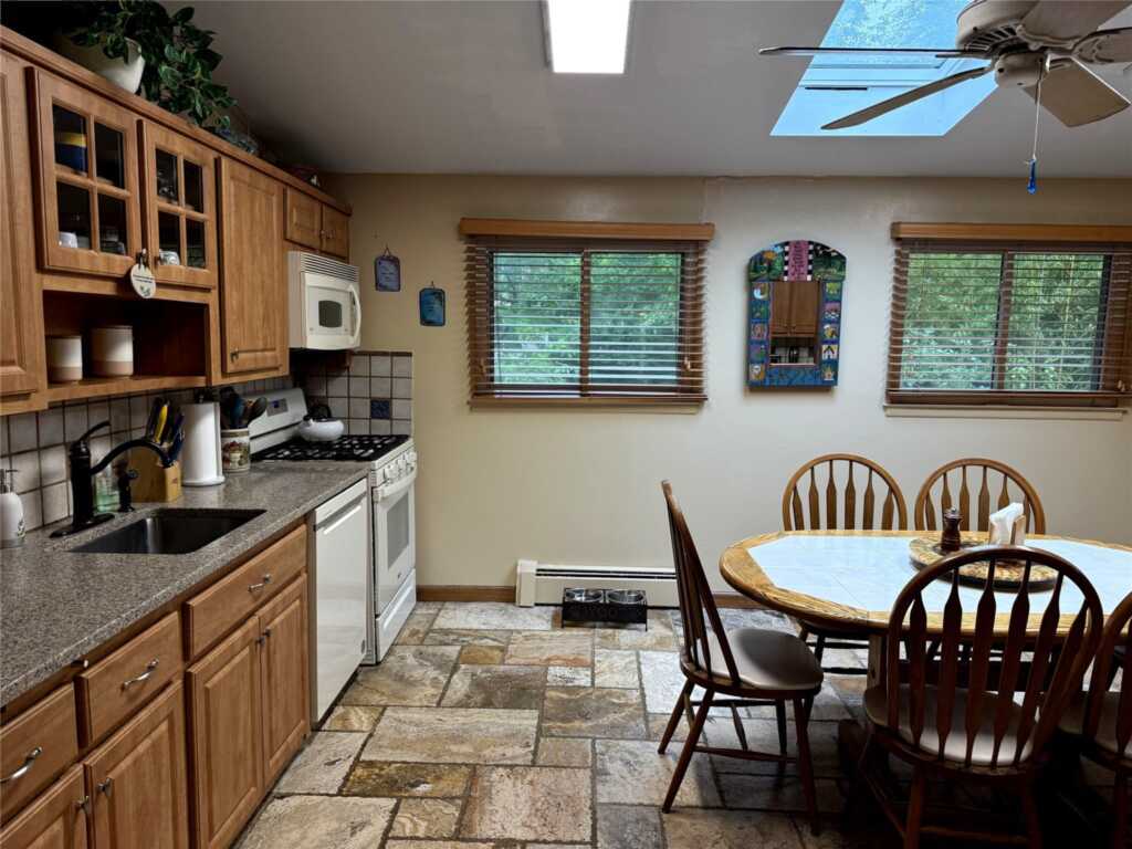 10 Carriage Lane, New City, NY 10956 - Photo 15 of 40