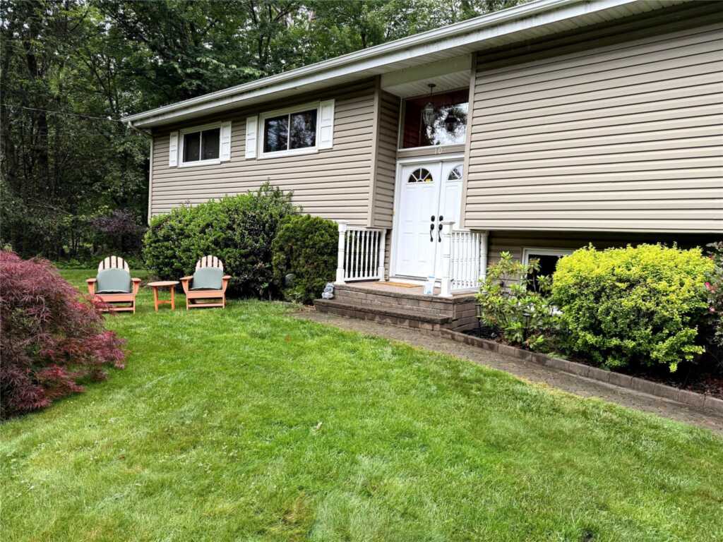 10 Carriage Lane, New City, NY 10956 - Photo 3 of 40