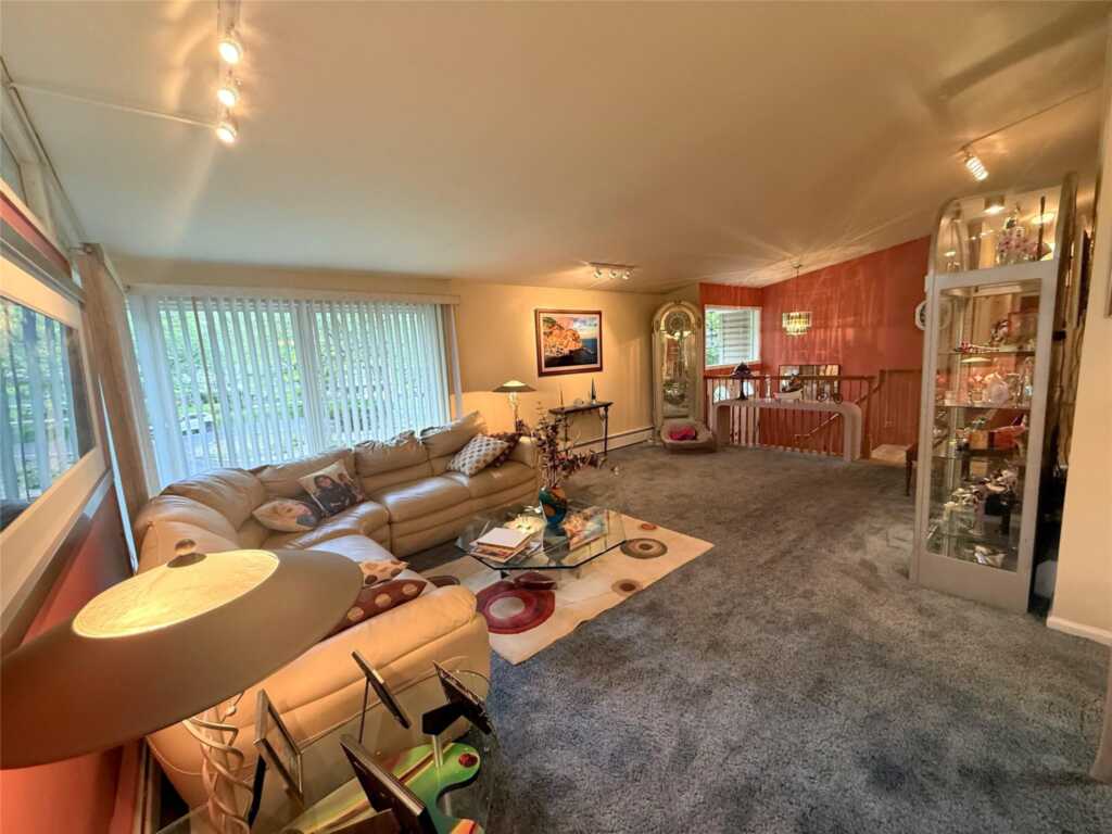 10 Carriage Lane, New City, NY 10956 - Photo 7 of 40