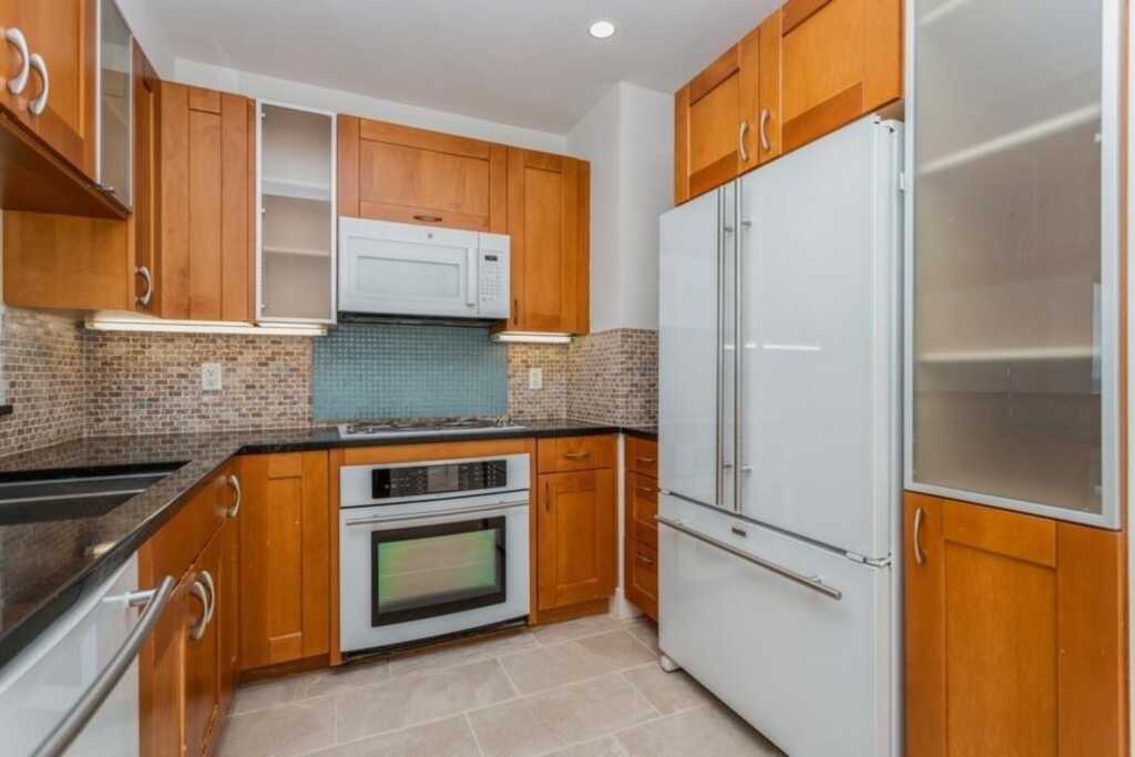 175 Huguenot Street, New Rochelle, NY 10801 - Photo 9 of 33