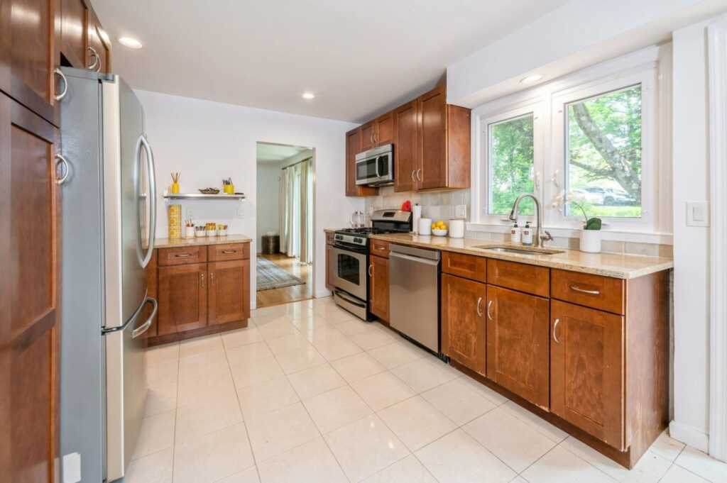37 Oakland Beach Avenue, Rye, NY 10580 - Photo 10 of 44