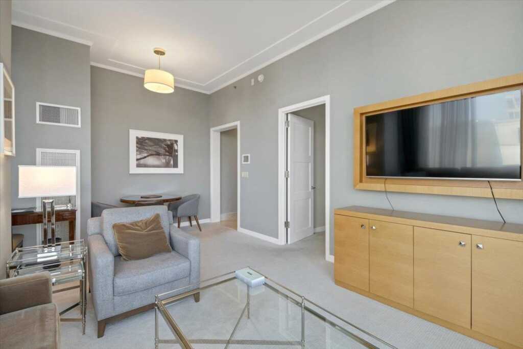 1 Renaissance Square, Unit #9A, White Plains, NY 10601 - Photo 3 of 10