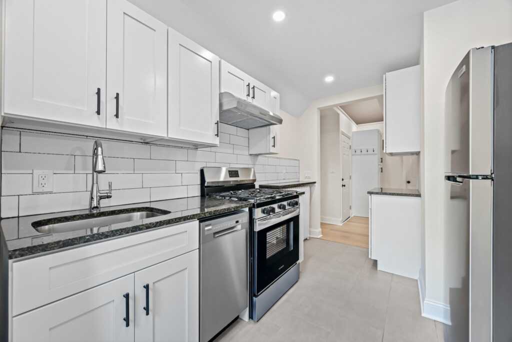 12 Thomas Place, Unit #3, New Rochelle, NY 10801 - Photo 3 of 7