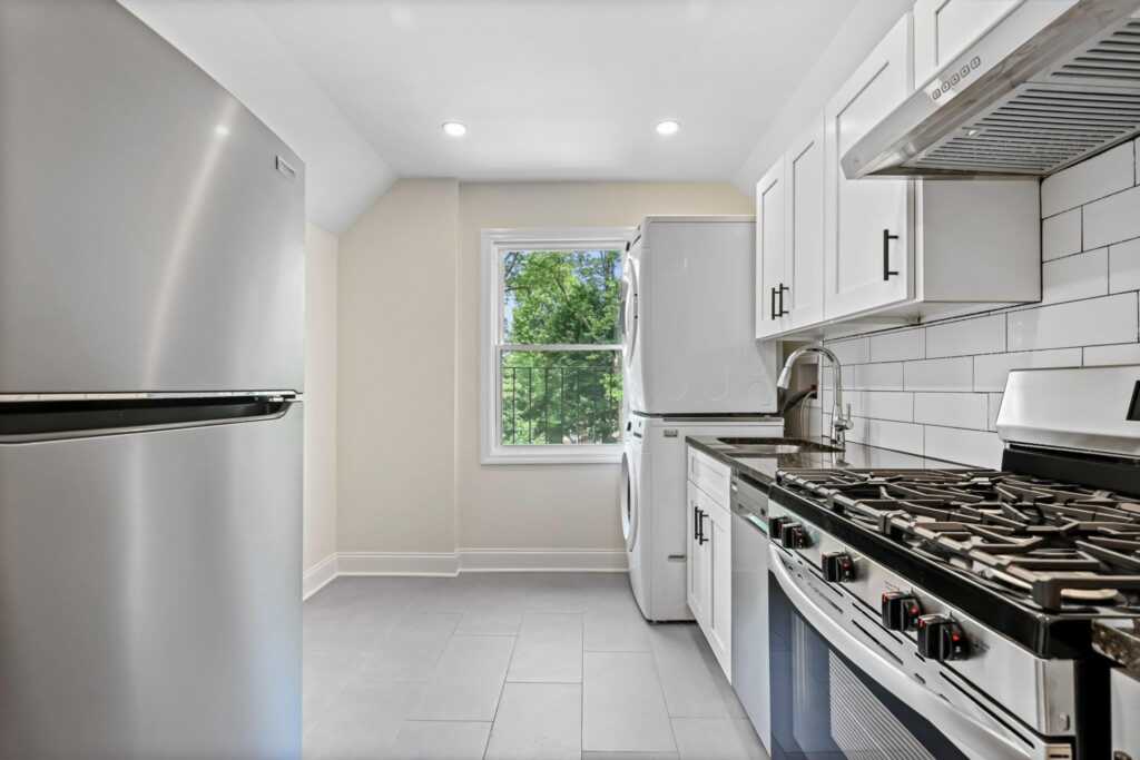 12 Thomas Place, Unit #3, New Rochelle, NY 10801 - Photo 4 of 7