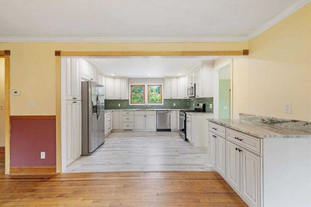 4 Burda Place, New City, NY 10956 - Photo 10 of 34