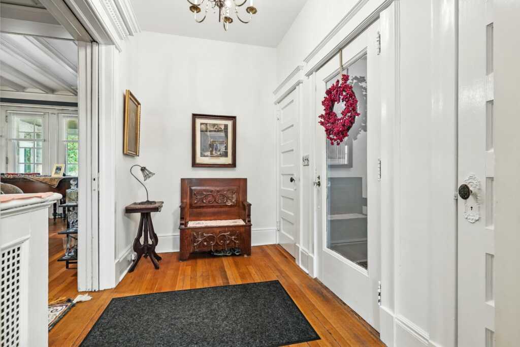 43 Broadview Avenue, New Rochelle, NY 10804 - Photo 5 of 50