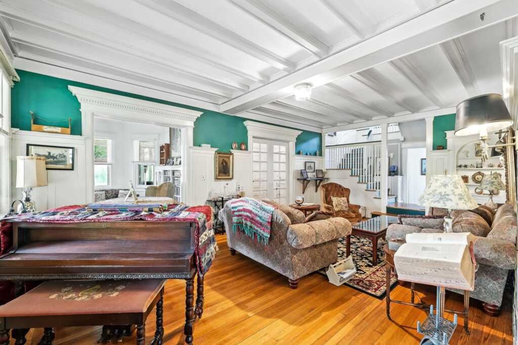 43 Broadview Avenue, New Rochelle, NY 10804 - Photo 9 of 50