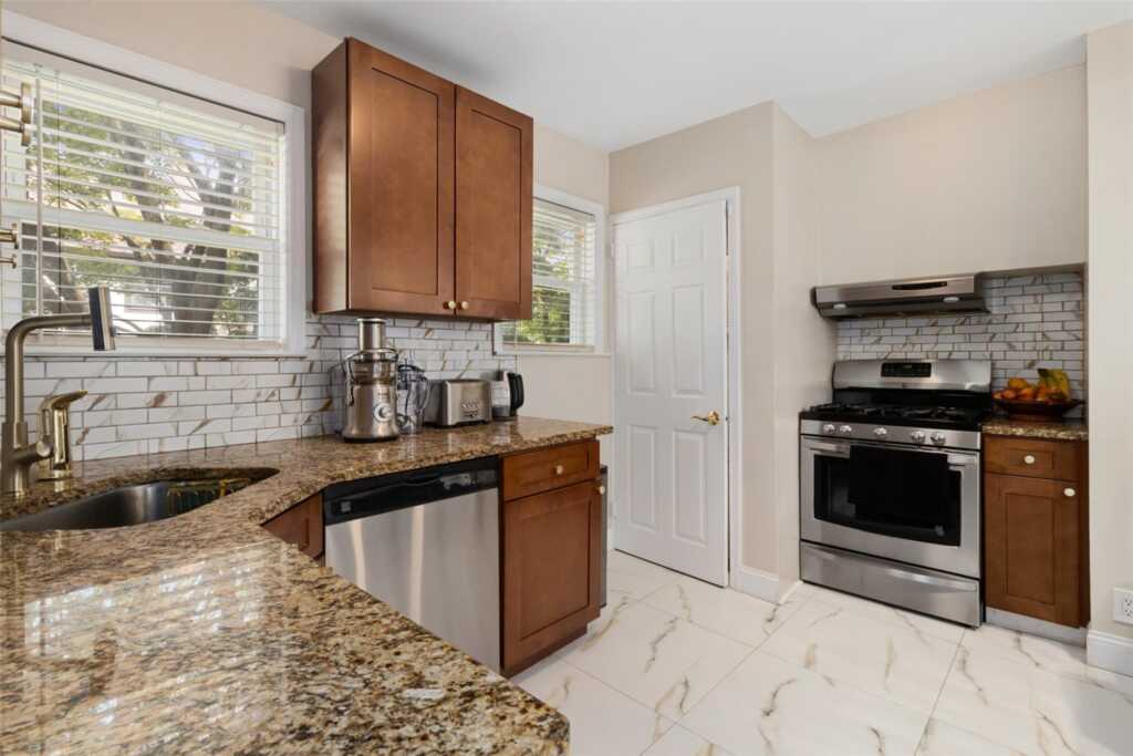 50 Askins Place, New Rochelle, NY 10801 - Photo 14 of 41