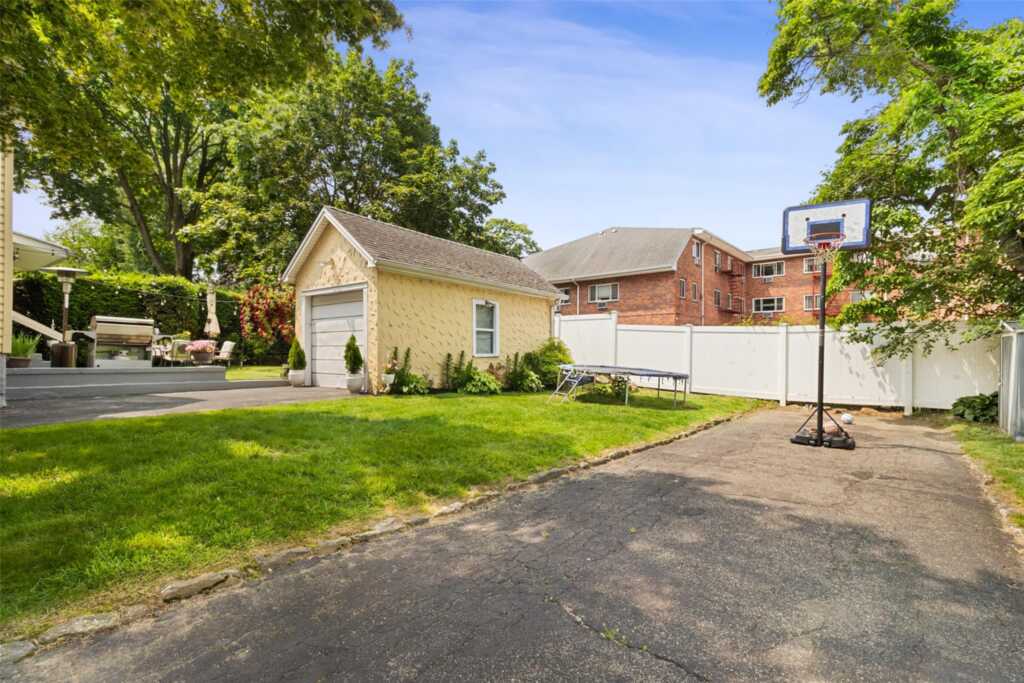 50 Askins Place, New Rochelle, NY 10801 - Photo 35 of 41