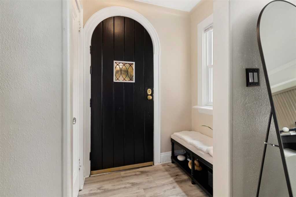 50 Askins Place, New Rochelle, NY 10801 - Photo 8 of 41