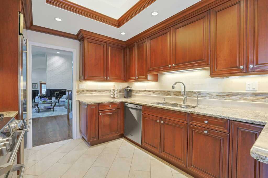 93 Hillandale Drive, New Rochelle, NY 10804 - Photo 10 of 42