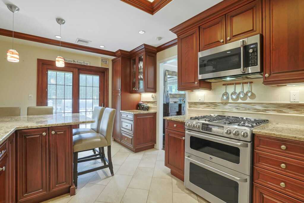 93 Hillandale Drive, New Rochelle, NY 10804 - Photo 13 of 42