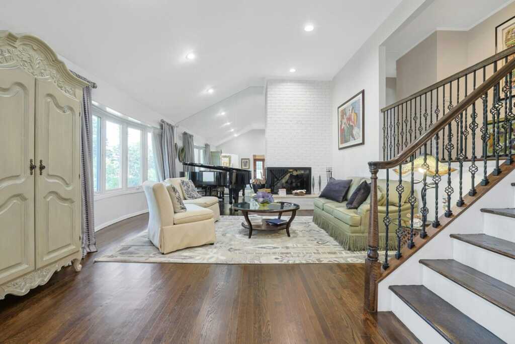 93 Hillandale Drive, New Rochelle, NY 10804 - Photo 3 of 42